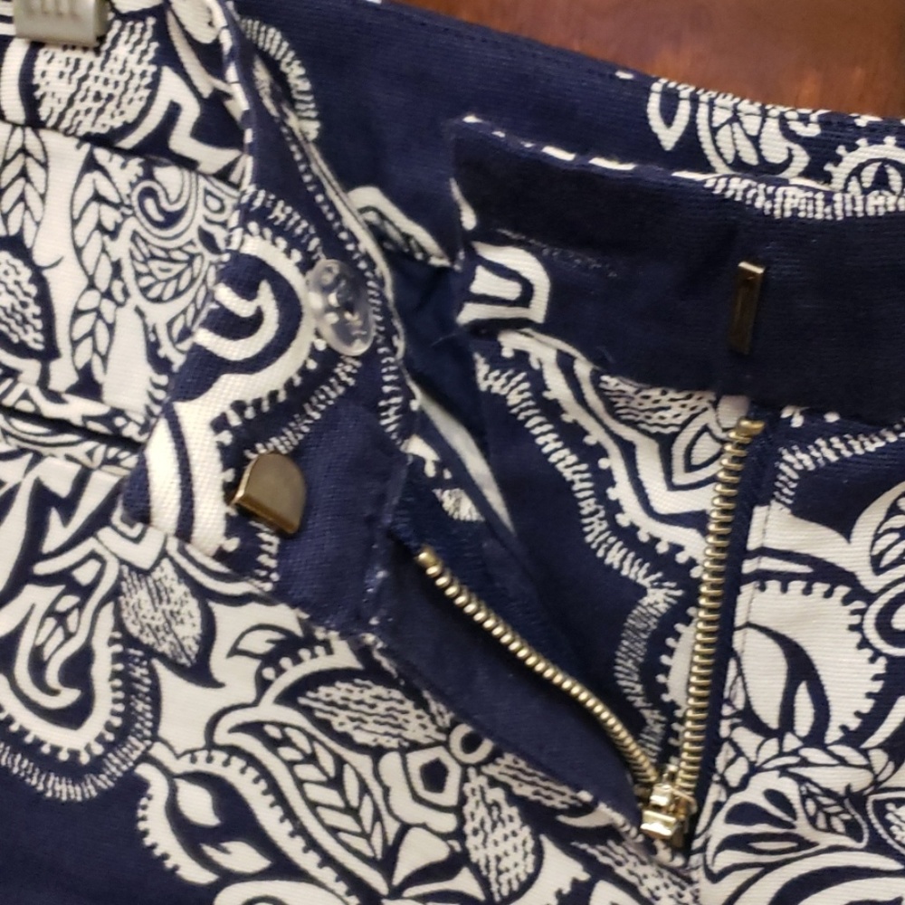 Willie Smith Blue Coral Dressy Shorts  Size 2 - Picture 3 of 8